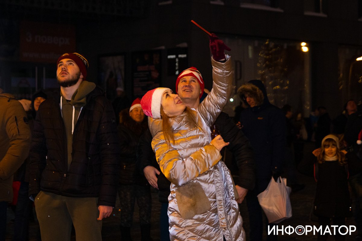 Салют нельзя поймать рукой, но можно поймать камерой 
