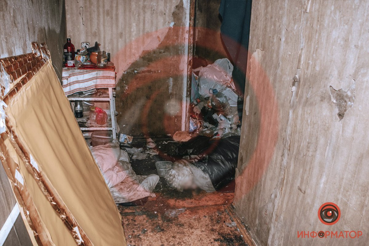 На утро мужчина нашел своего товарища без признаков жизни