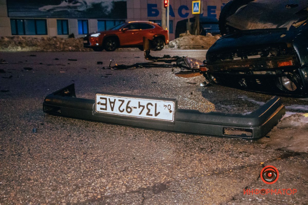 Детали разлетелись по всей проезжей части