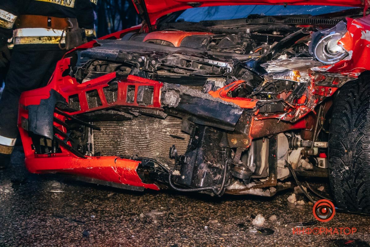 Повреждения красного Volkswagen