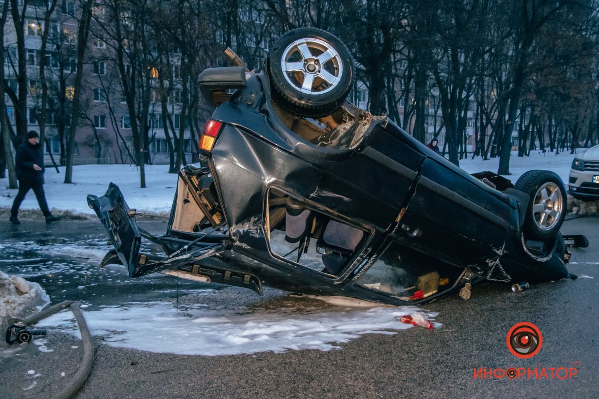 Раскуроченный автомобиль