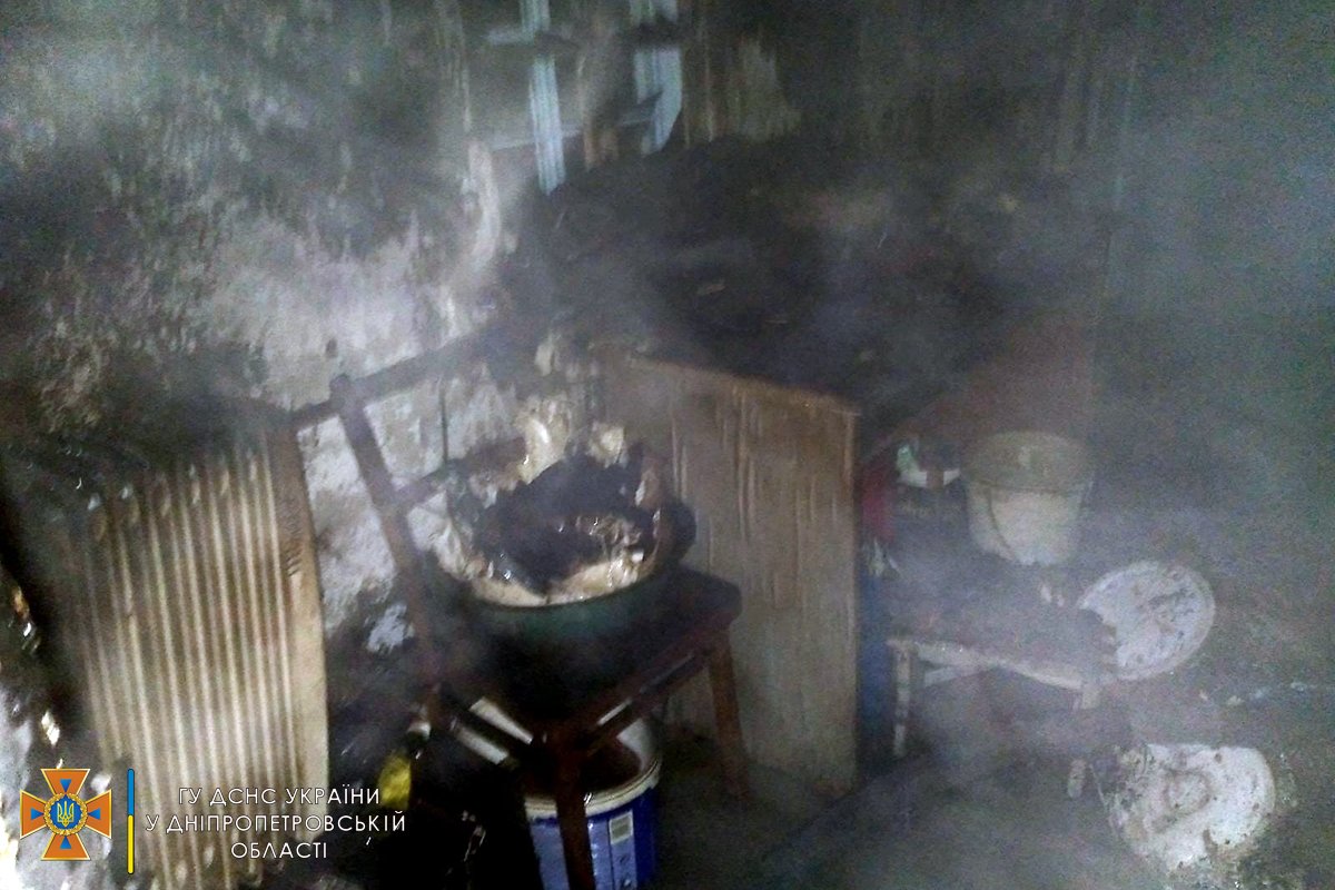 В Днепре на Окской горел дом 1