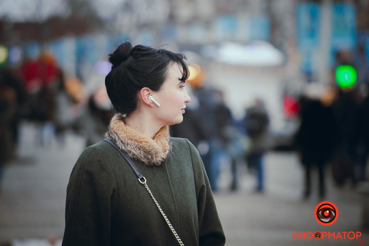 Что слушает?