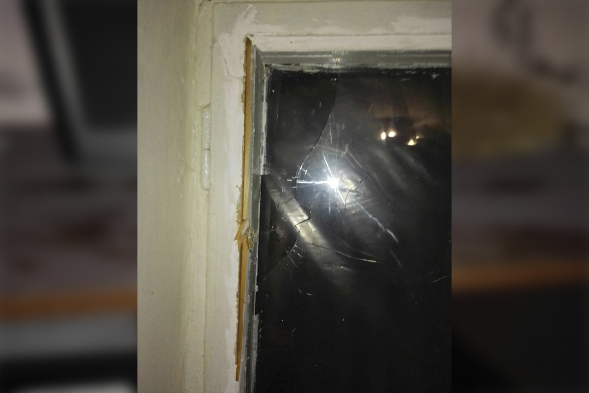 В Марганце фейерверк залетел в окно квартиры 3