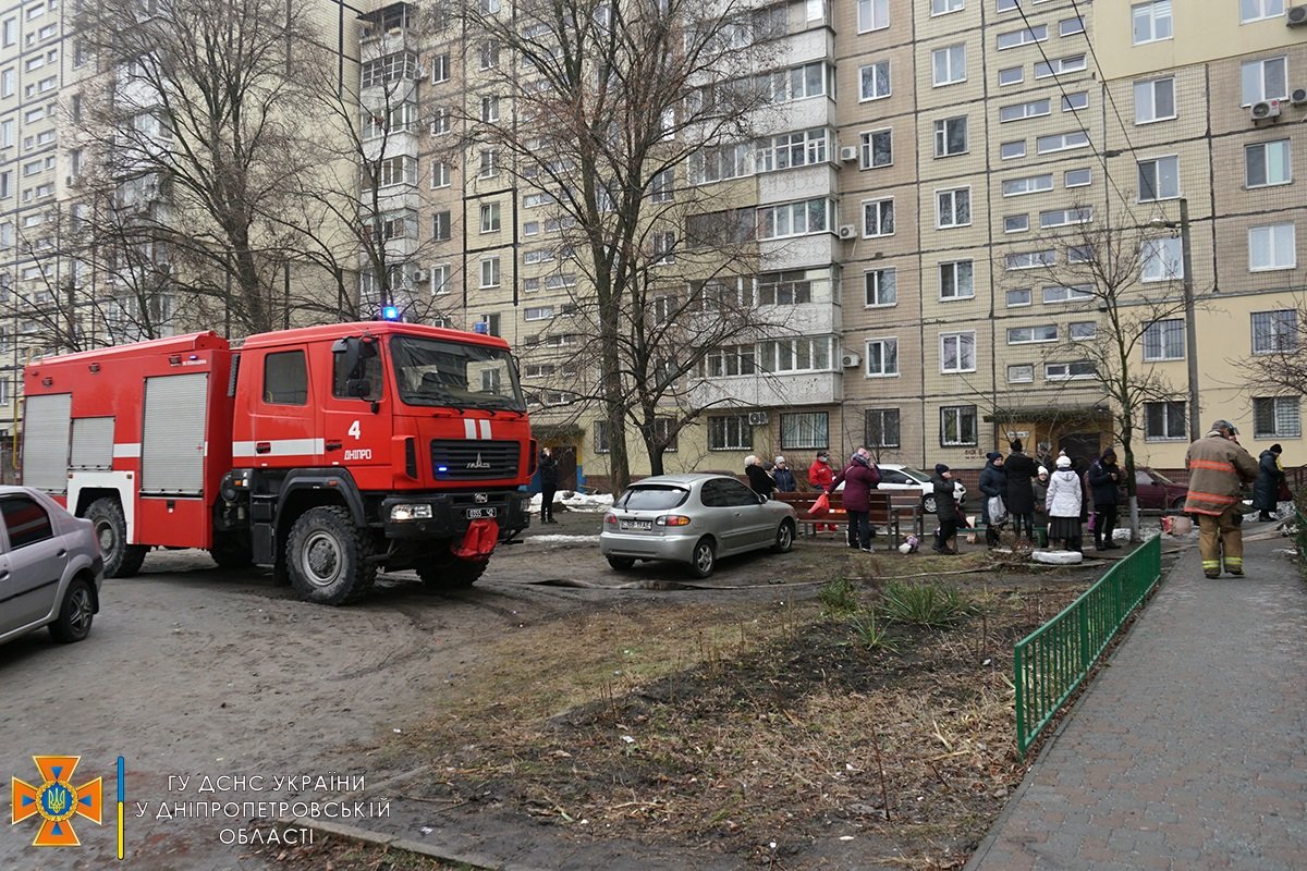 В многоквартирном доме на улице Дементьева возник пожар