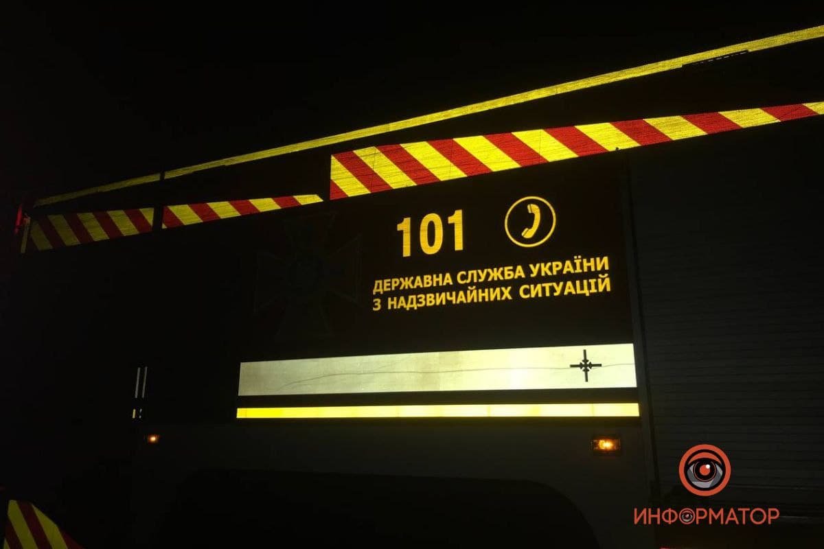 На улице Сарматской горит частный дом