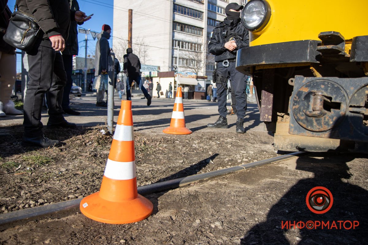 В Днепре на Каверина трамвай сбил 84-летнюю женщину 1