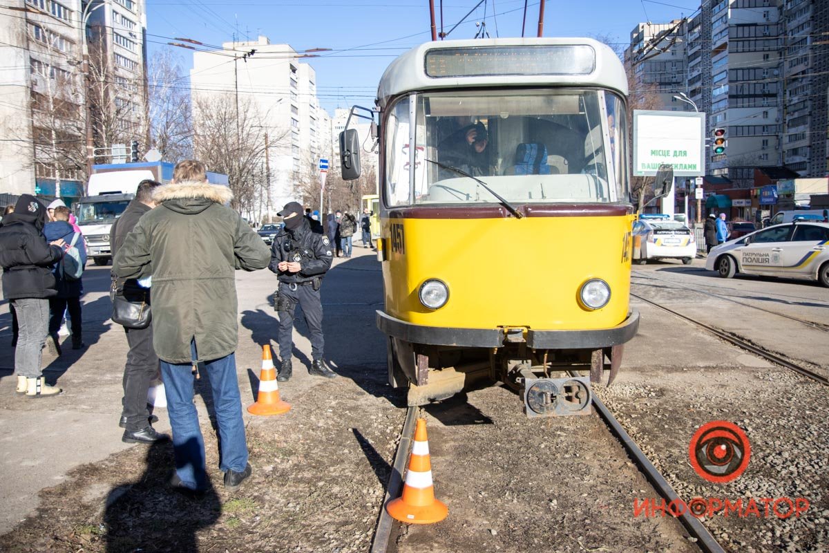 В Днепре на Каверина трамвай сбил 84-летнюю женщину 3