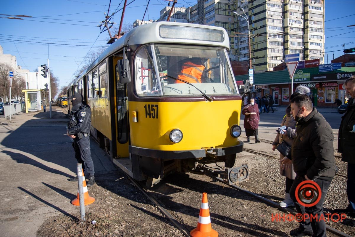 В Днепре на Каверина трамвай сбил 84-летнюю женщину 4