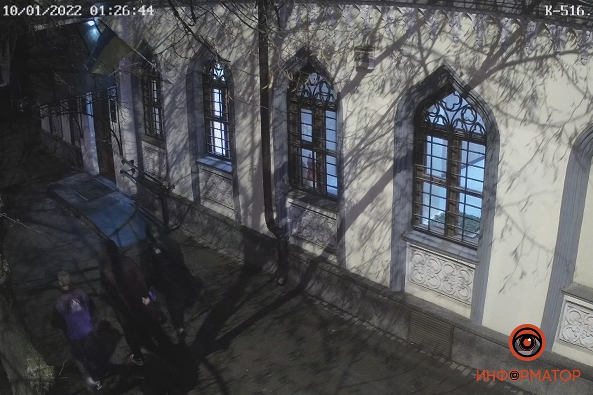 Вандалов зафиксировали и камеры Ситуационного центра Днепра Вандалов зафиксировали и камеры Ситуационного центра Днепра