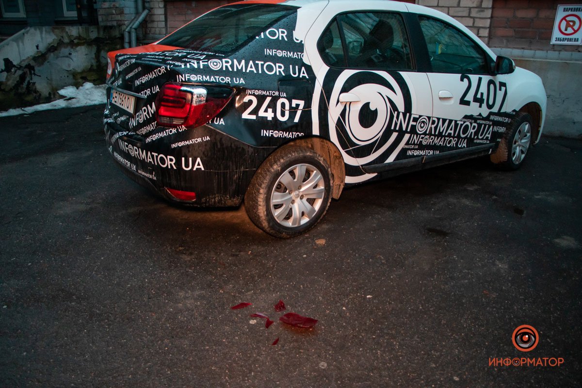 Поврежденный Renault Информатора Поврежденный Renault Информатора