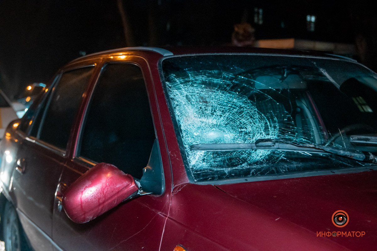 Пожилой мужчина в определенный момент вышел из-за дерева в неположенном месте Пожилой мужчина в определенный момент вышел из-за дерева в неположенном месте