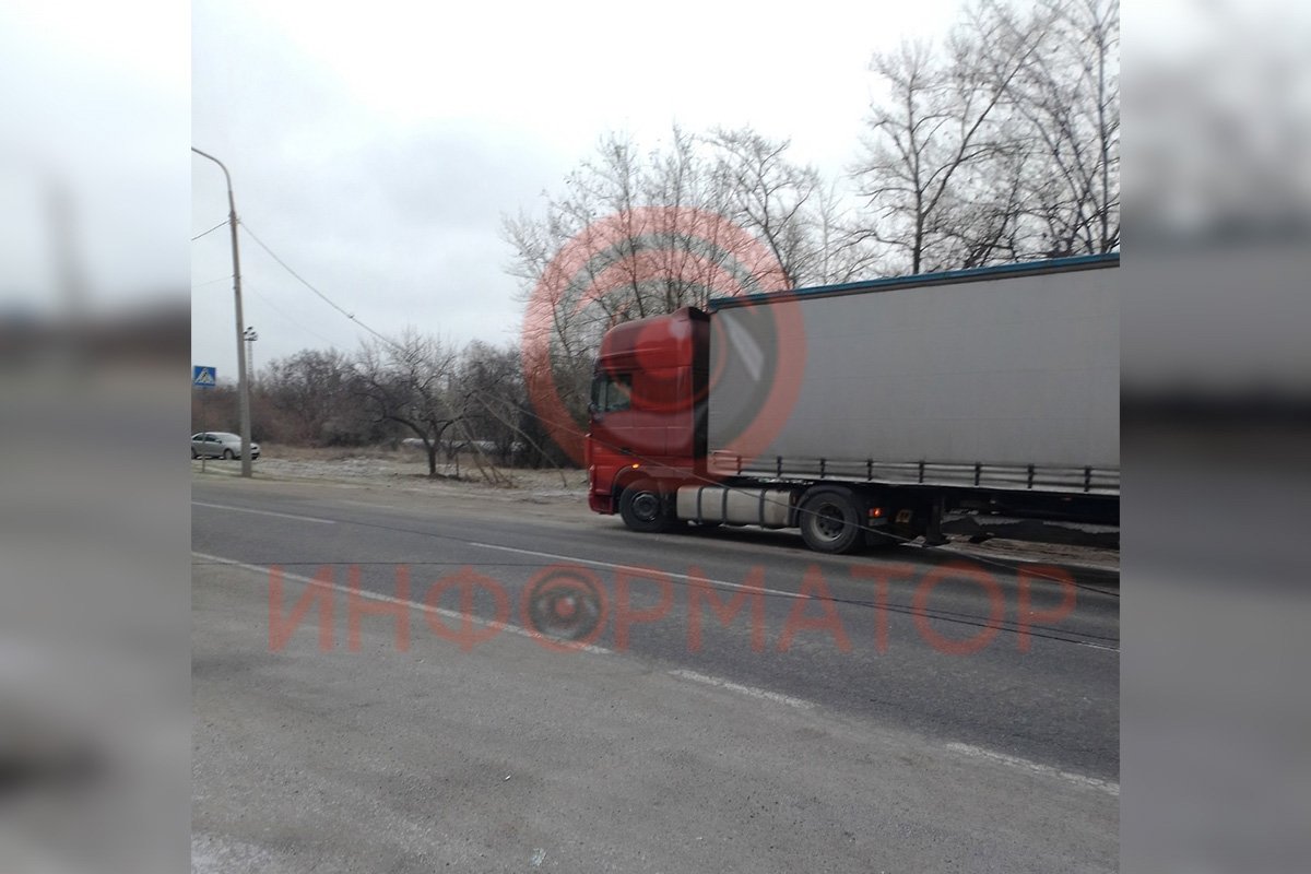 В связи с этим движение на этом участке полностью остановилось В связи с этим движение на этом участке полностью остановилось