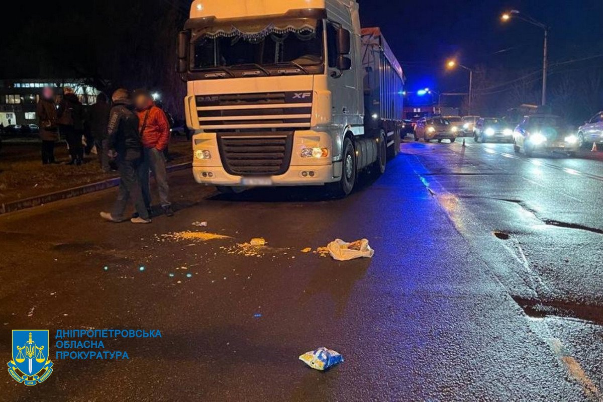 33-летняя женщина погибла, 5-летний мальчик получил множество травм 33-летняя женщина погибла, 5-летний мальчик получил множество травм