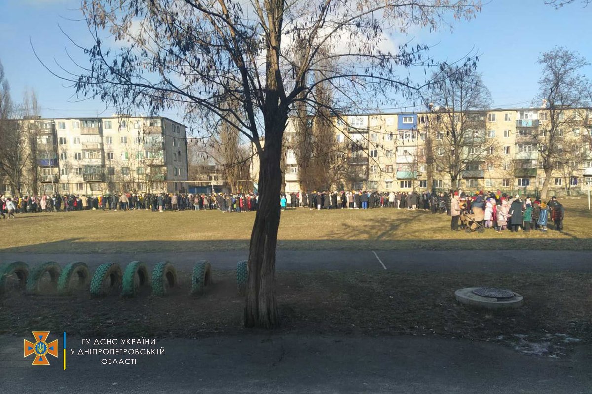 Детей из лицея вывели на улицу