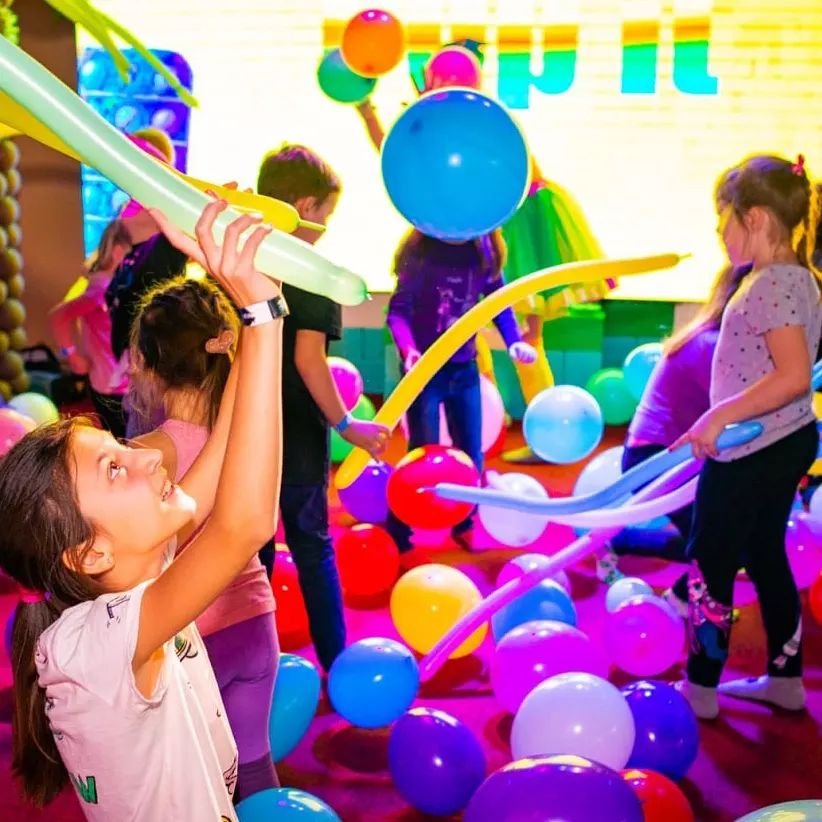 Dkids в январе приглашает на дискотеки, квесты и День рождения Деда Мороза 1