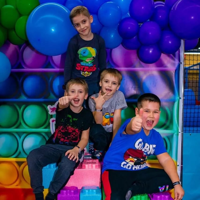 Dkids в январе приглашает на дискотеки, квесты и День рождения Деда Мороза 2