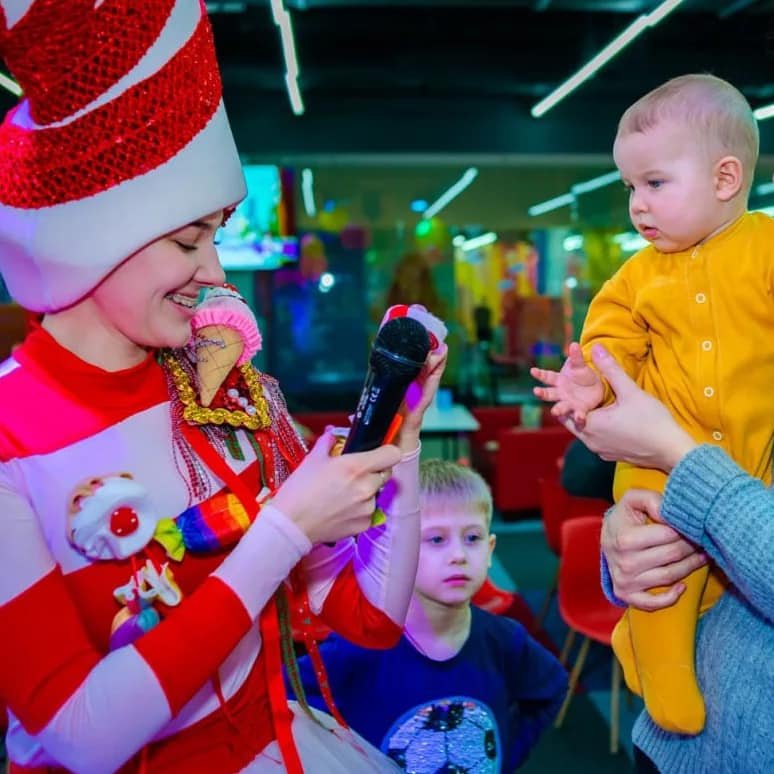 Dkids в январе приглашает на дискотеки, квесты и День рождения Деда Мороза 8