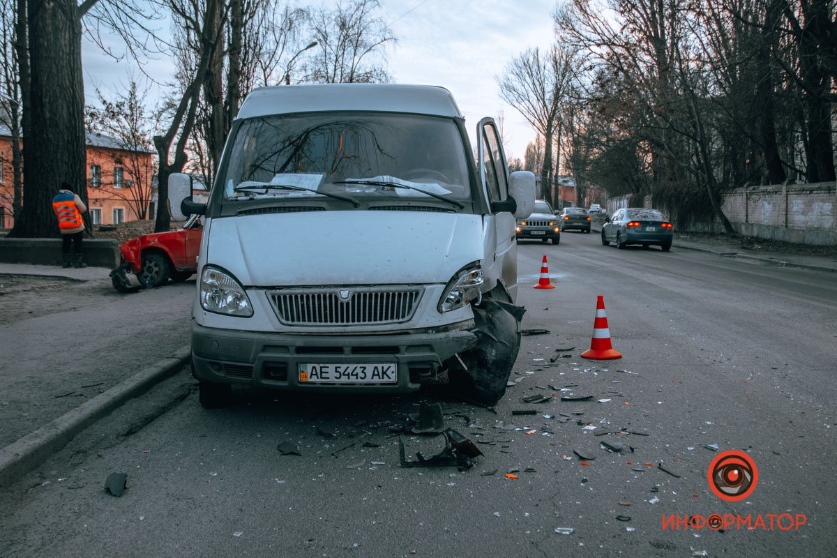 Его занесло на скользкой дороге и он врезался в "ГАЗель" Его занесло на скользкой дороге и он врезался в "ГАЗель"
