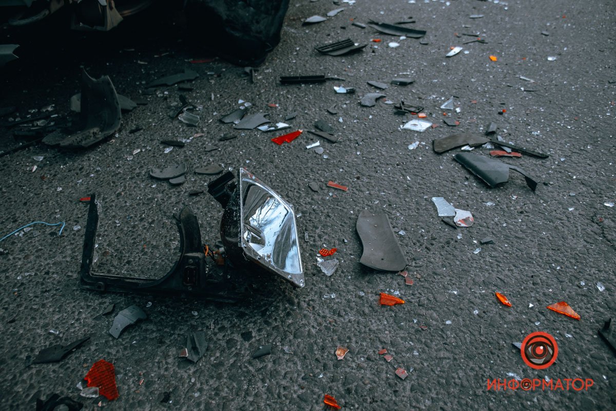 Обломки на дороге Обломки на дороге