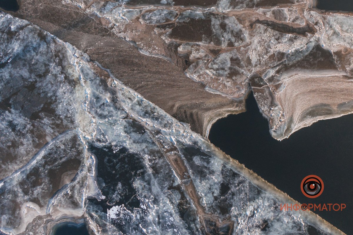 Но темна подо льдами вода.