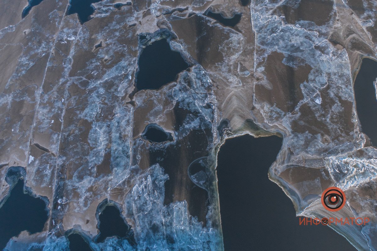 Но на воздух он выйти не мог.