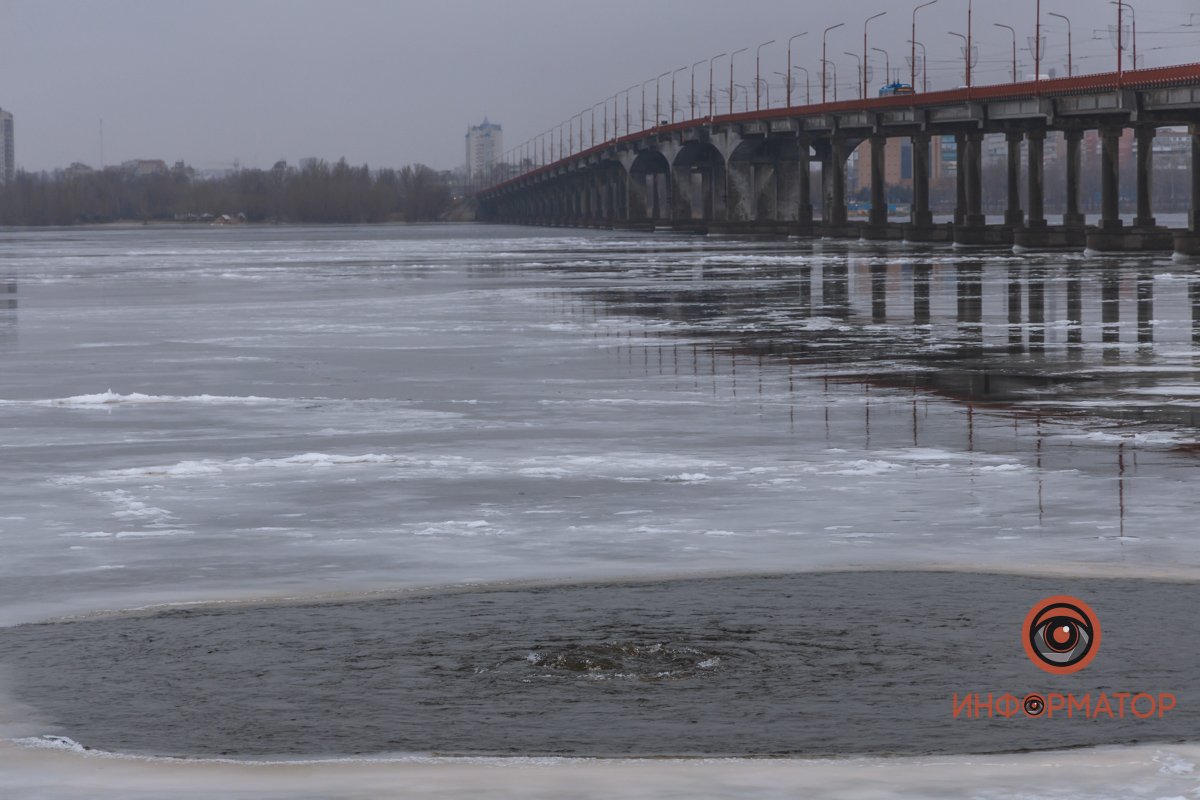 Учитывая, что температура прорывающейся воды выше, чем температура воды в реке Учитывая, что температура прорывающейся воды выше, чем температура воды в реке