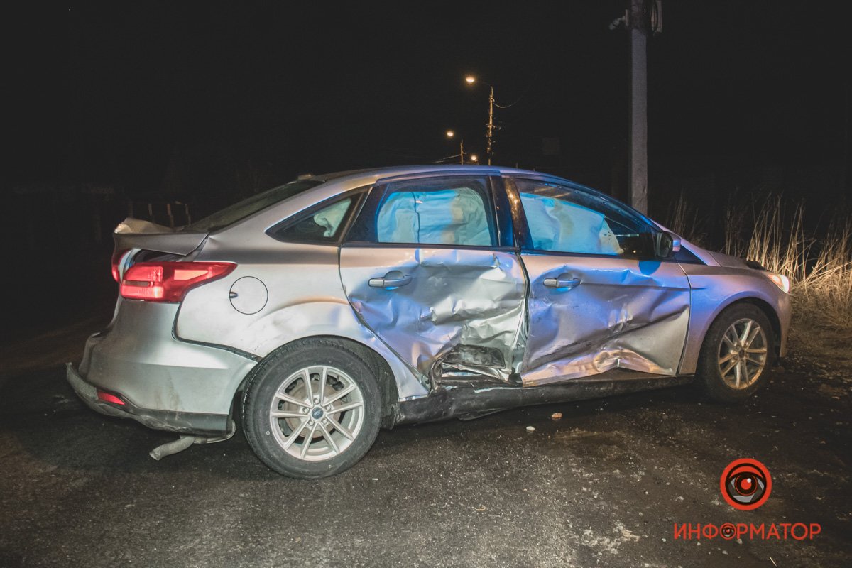 На перекрестке Байкальской и Образцова столкнулись Kia и Ford