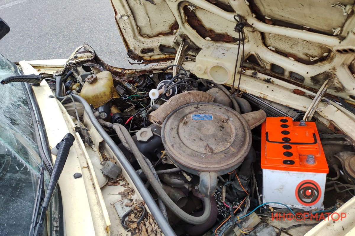 В Днепре на Тополе ВАЗ влетел в Opel: мужчину вырезали из салона 2