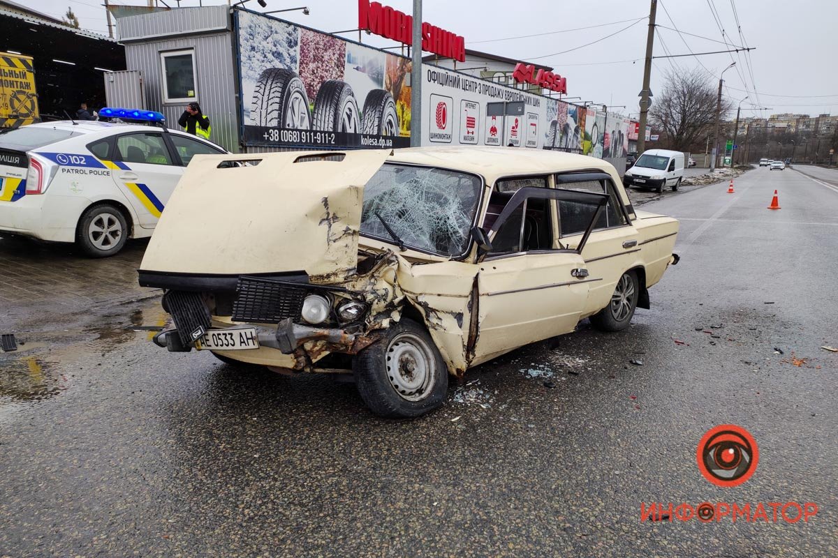 В Днепре на Тополе ВАЗ влетел в Opel: мужчину вырезали из салона 7