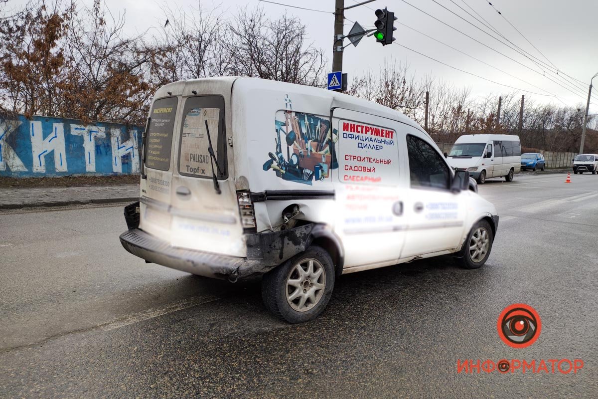 В Днепре на Тополе ВАЗ влетел в Opel: мужчину вырезали из салона 8