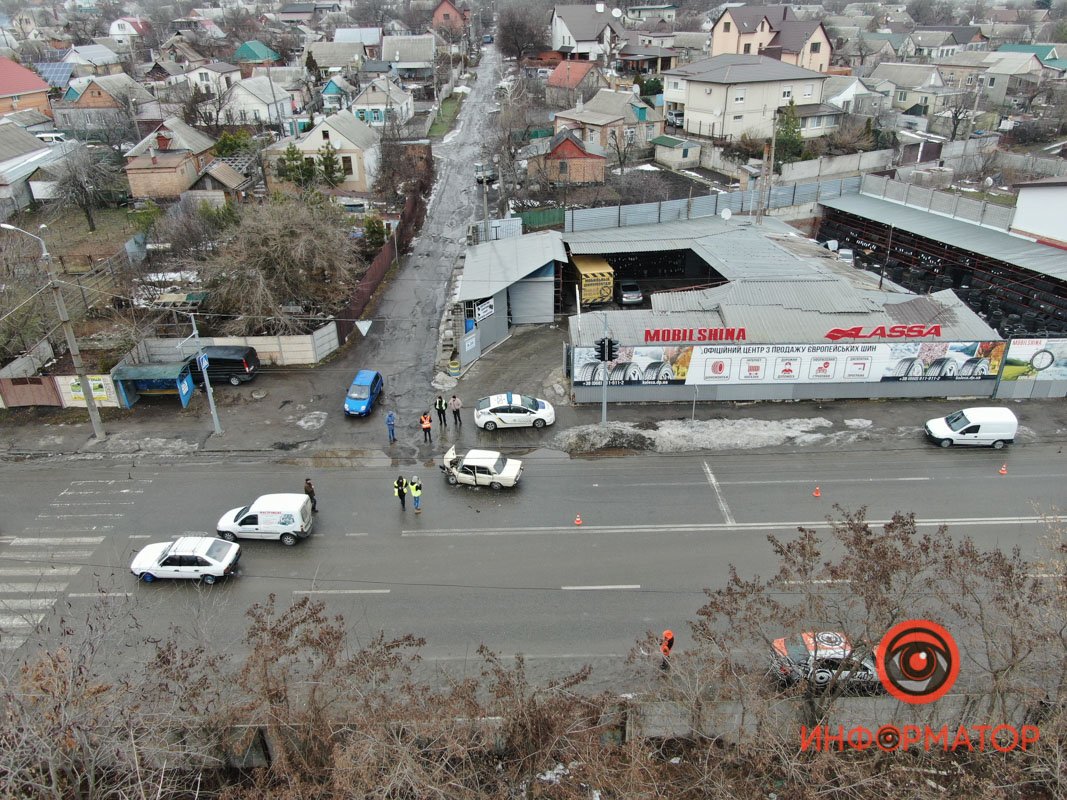 В Днепре на Тополе ВАЗ влетел в Opel: мужчину вырезали из салона 12