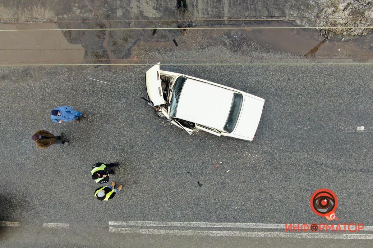 В Днепре на Тополе ВАЗ влетел в Opel: мужчину вырезали из салона 17