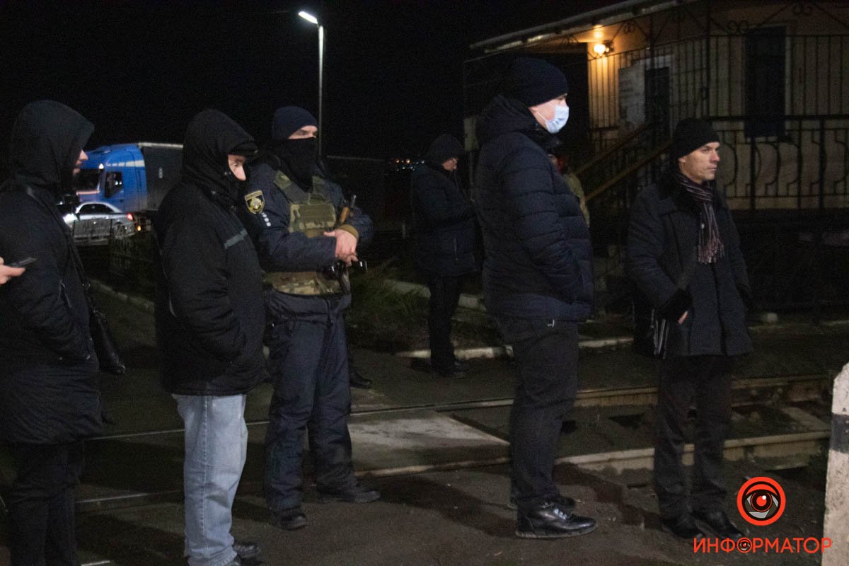 Жители перекрыли проезжую часть Жители перекрыли проезжую часть