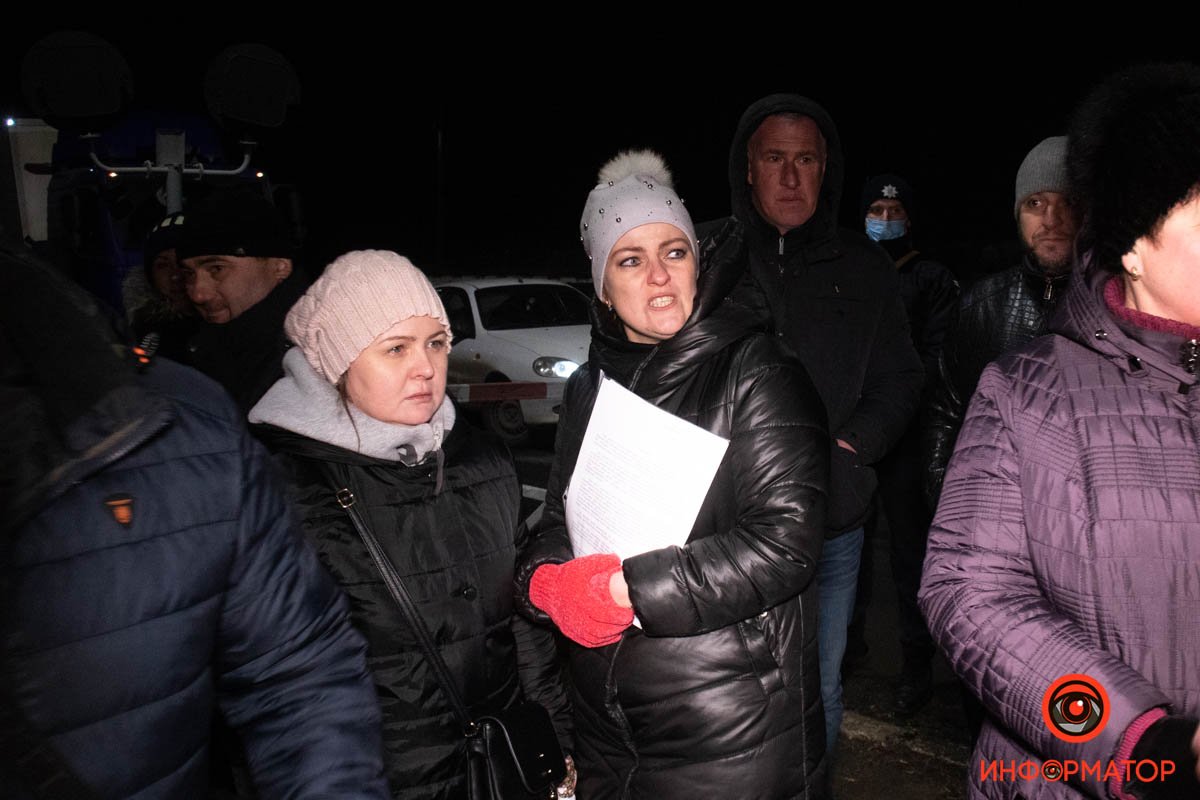 Происходило это вечером и продолжалось всю ночь, иногда днем Происходило это вечером и продолжалось всю ночь, иногда днем