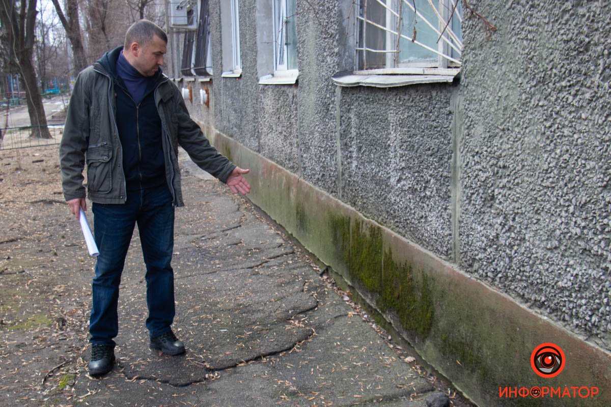 Из-за отсутствия гидроотвода дом просел Из-за отсутствия гидроотвода дом просел