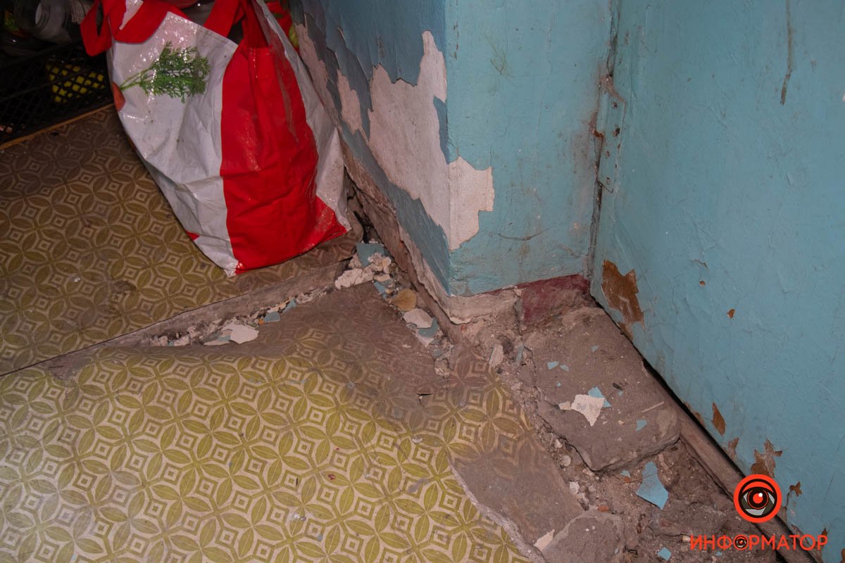 По дому идет трещины По дому идет трещины