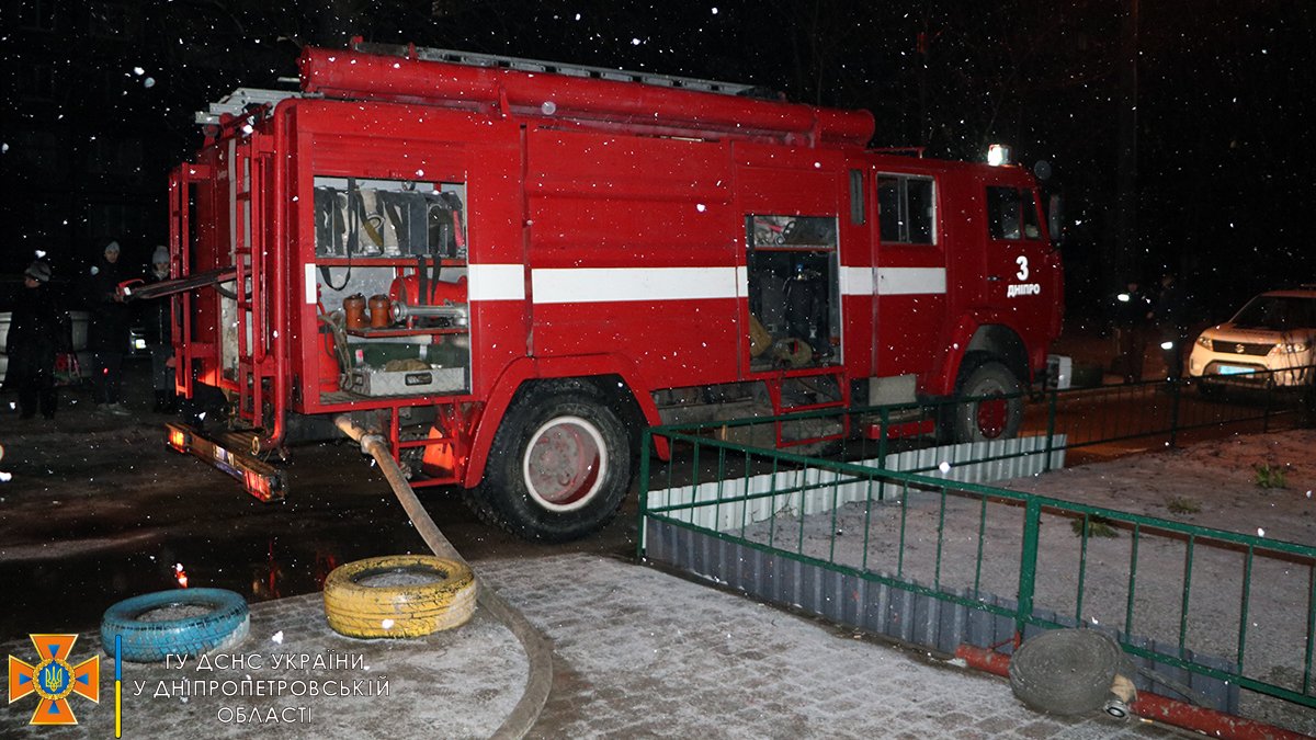 Спасатели локализовали возгорание в 1:53 и полностью его ликвидировали в 2:02