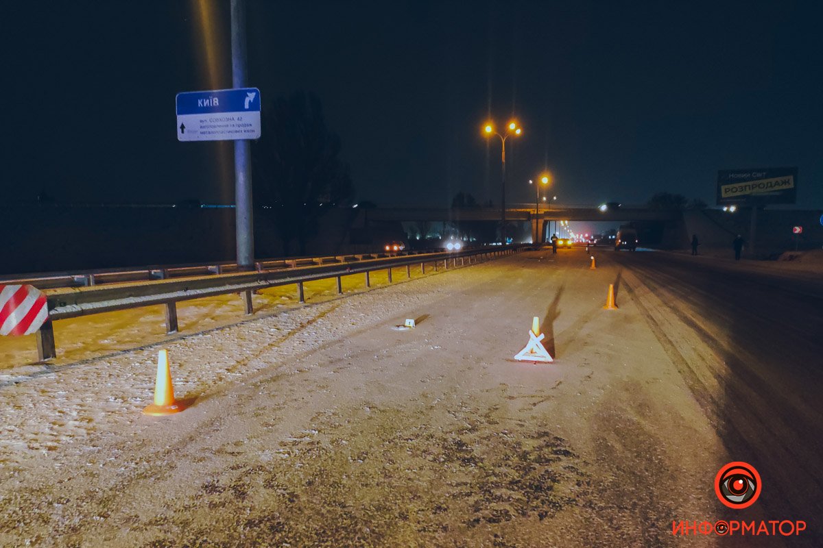 На выезде из Днепра возле "Эпицентра" Skoda насмерть сбила мужчину: ему оторвало ногу 1