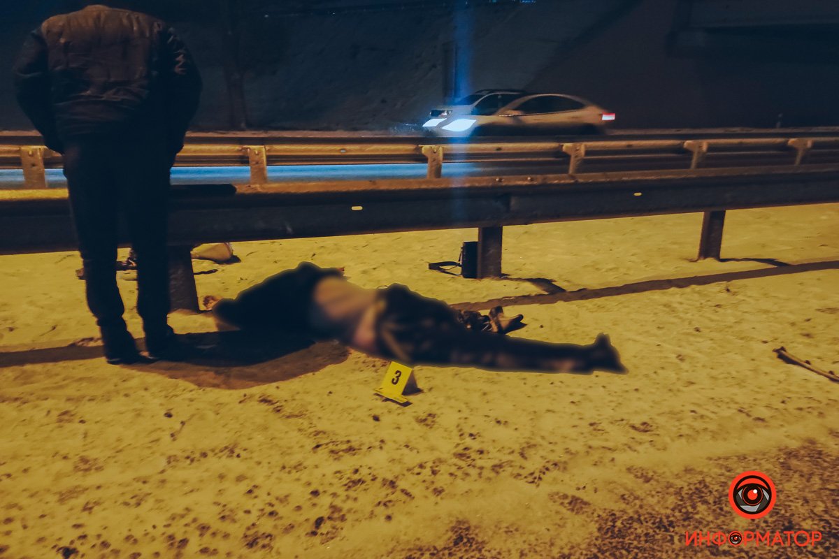 На выезде из Днепра возле "Эпицентра" Skoda насмерть сбила мужчину: ему оторвало ногу 4