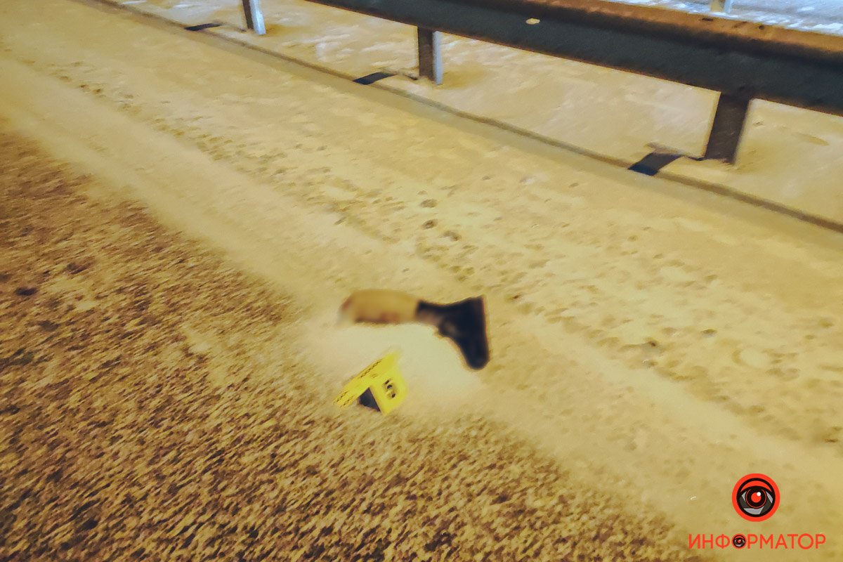 На выезде из Днепра возле "Эпицентра" Skoda насмерть сбила мужчину: ему оторвало ногу 6