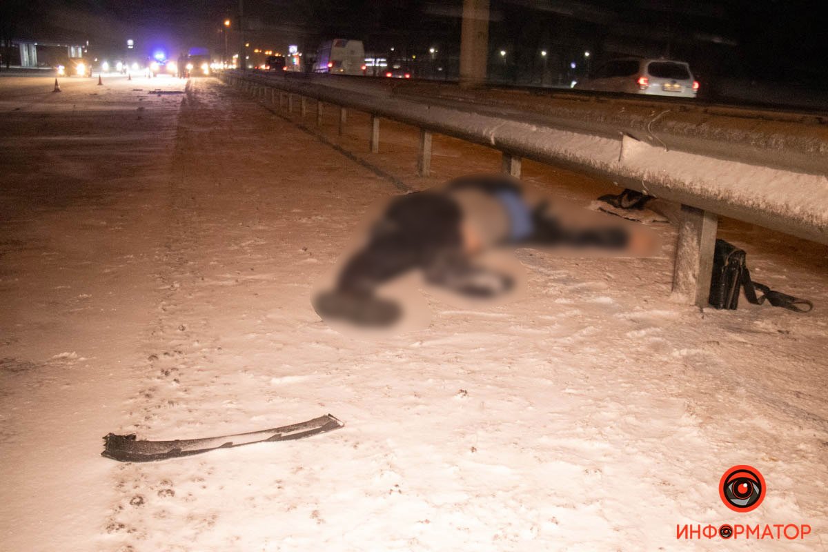 Мужчина переходил дорогу в неположенном месте  Мужчина переходил дорогу в неположенном месте