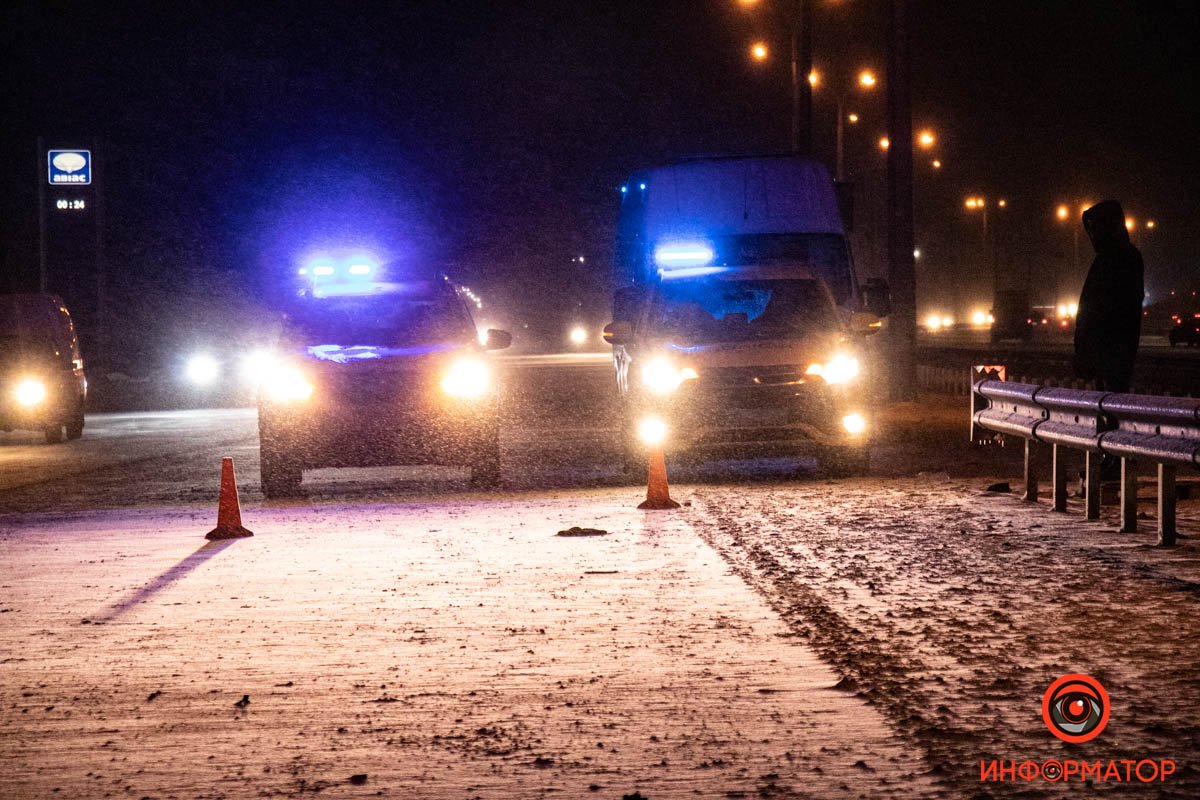 На месте работают патрульные и медики На месте работают патрульные и медики