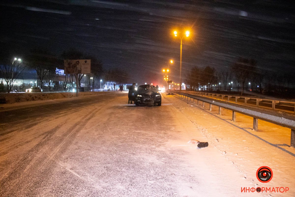 На дороге гололед и плохая видимость На дороге гололед и плохая видимость