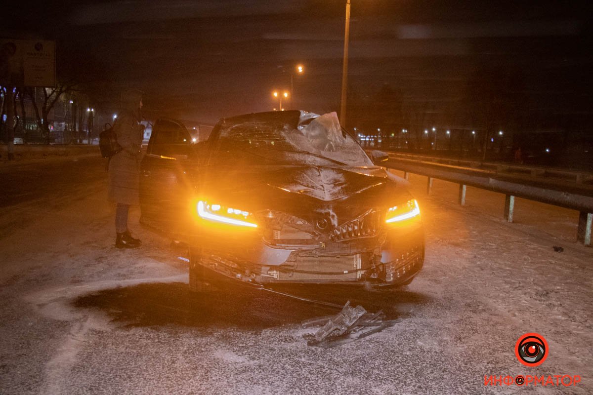 Повреждения у автомобиля Повреждения у автомобиля