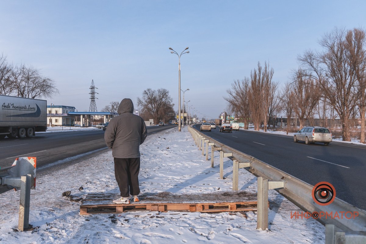 Трасса постоянно оживленная, водители и пешеходы опасаются за себя 