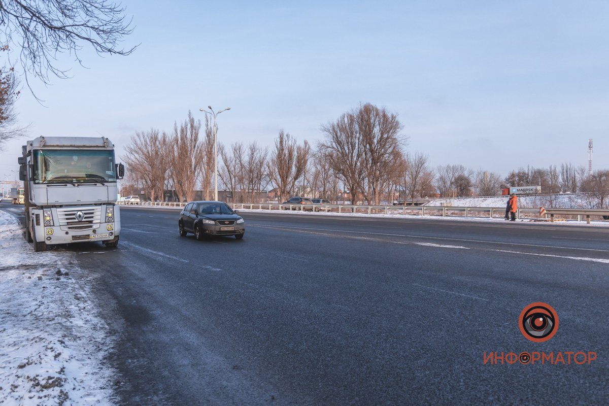 Люди здесь постоянно переходят дорогу