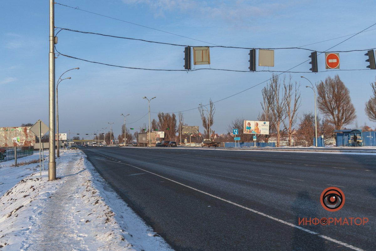 Светофор, который находится в 800 метрах от остановки 
