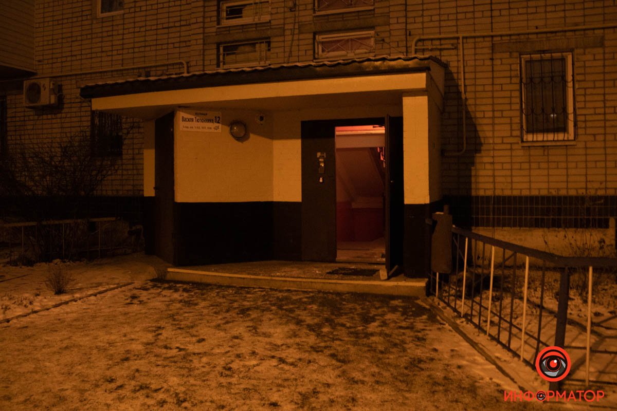 В Днепре парень ударил девушку ножом из-за расставания: фото с места 3