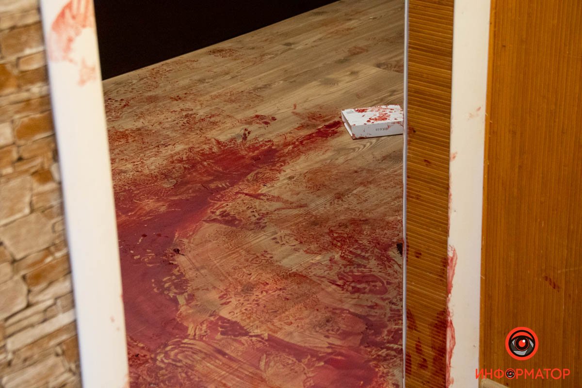 В Днепре парень ударил девушку ножом из-за расставания: фото с места 5